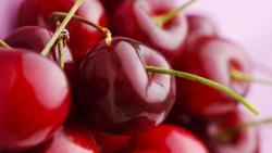 Заставка красной вишни