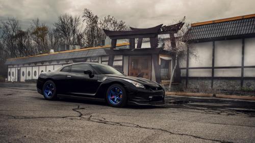 Автомобиль Nissan GT-R R35