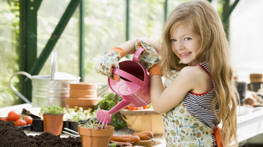 Девочка в саду картинки на рабочий стол