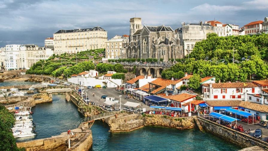 Курортный город с красивой архитектурой