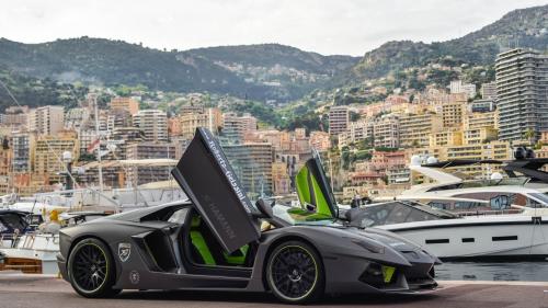 Ламборджини серый Авентадор на пристани фоновые заставки