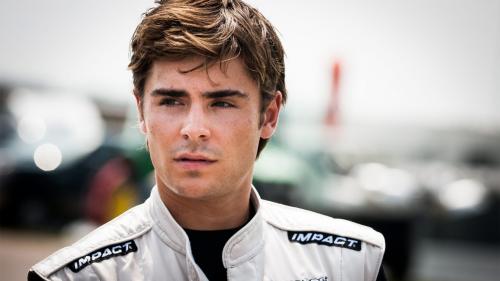 Обои Зак Эфрон в гоночном костюме