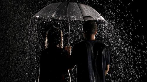 Под дождем романтические картинки 