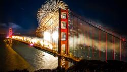 Салют на мосту Золотые Ворота Сан-Франциско