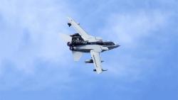 Самолет истребитель-бомбардировщик Tornado GR4 обои