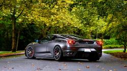 Серебристый Феррари