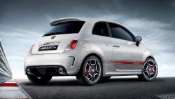 Фото прекрасного, белого автомобиля