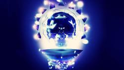 Череп в окружении света кристаллов