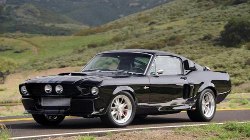 Черная Shelby Gt500