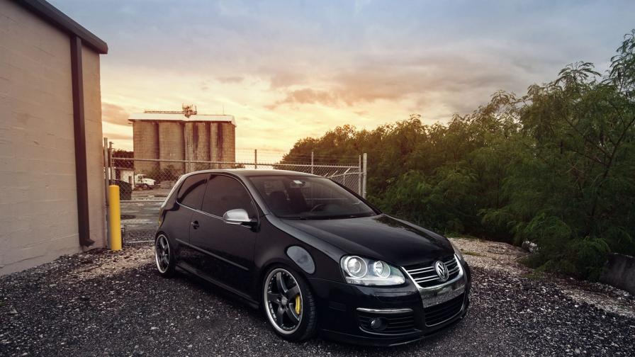 Черный фольксваген гольф