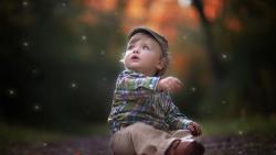 красивый маленький мальчик