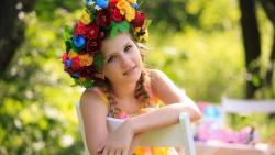 милая девочка с цветами обои на рабочий стол