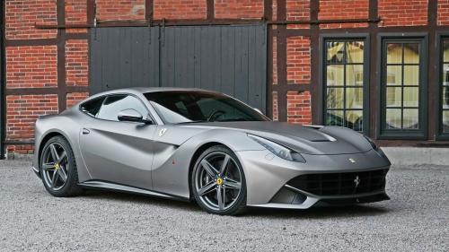 Ferrari F12 Berlinetta красивый автомобиль