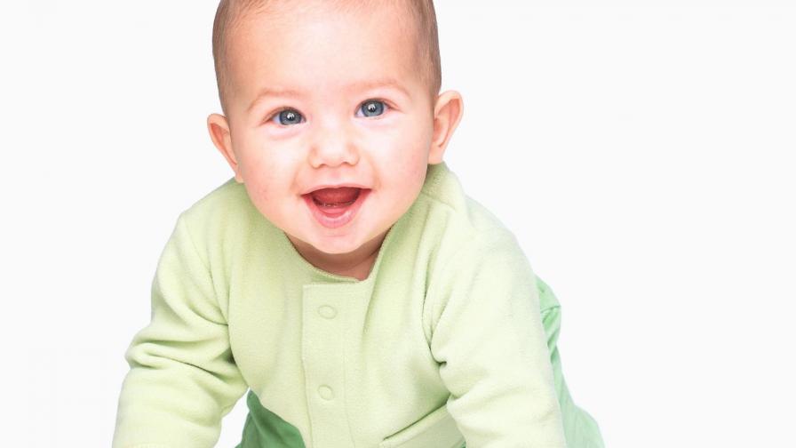 HD обои маленького малыша в пижаме